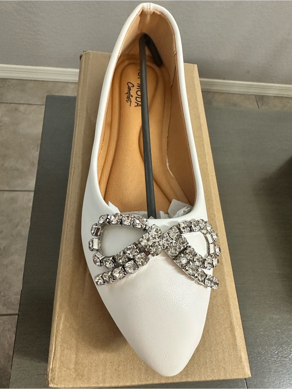 TOP Moda White Pointed Toe Flats with Crystal Bow Accents - Picture 2 of 5